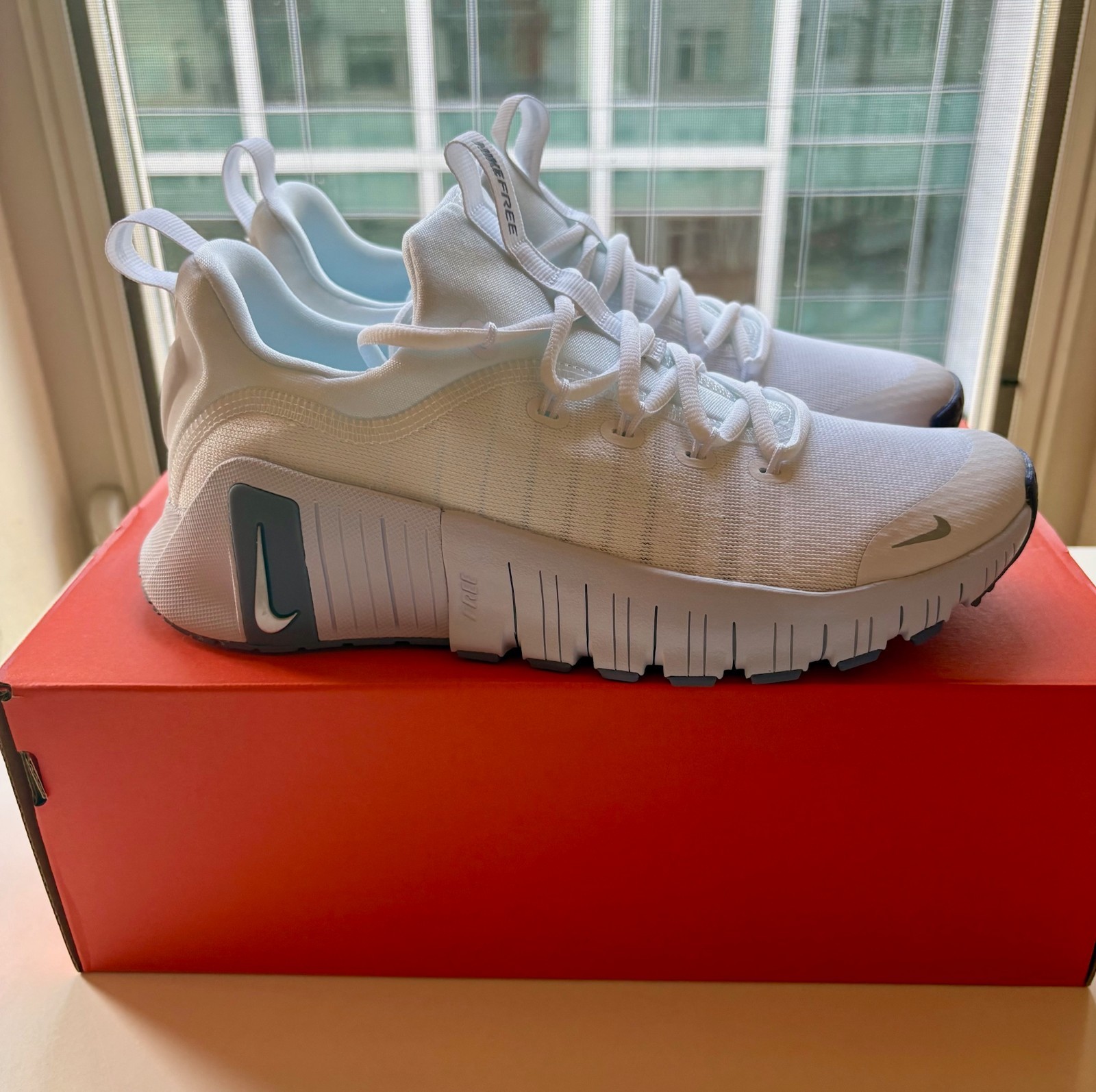 Nike Free Metcon 6 Womens 8.5 White Half Blue Metallic Silver New In Box