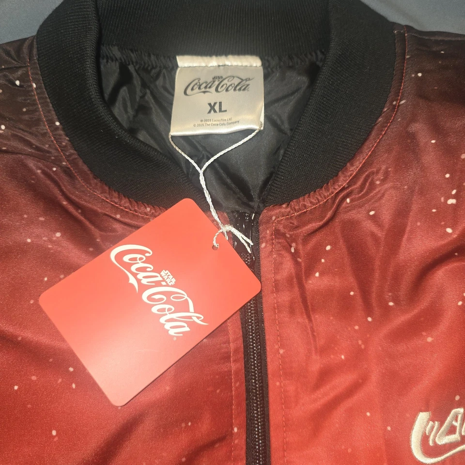 Ограниченный выпуск Coca-Cola x Star Wars Bomber куртка мандалорский дизайн назад логотип - Изображение 4 из 4