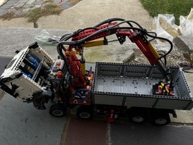 LEGO TECHNIC  MERCEDES-BENZE  AROCS 3245 (42043) COMPLETED NO BOX AS IS