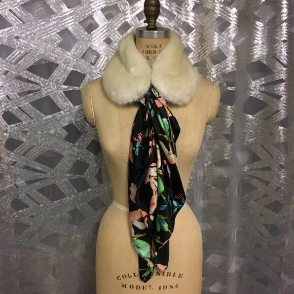 NUEVO CON ETIQUETAS Anthropologie Floral Oscuro 2 en 1 Ascot Bufanda Cuello Piel Foto 3 de 4