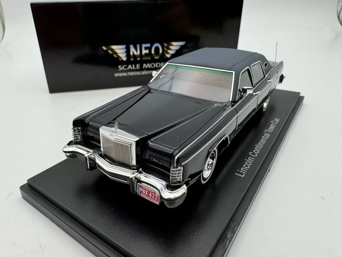Neo 1/43 Resin car model Lincoln Continental Town Car 1982