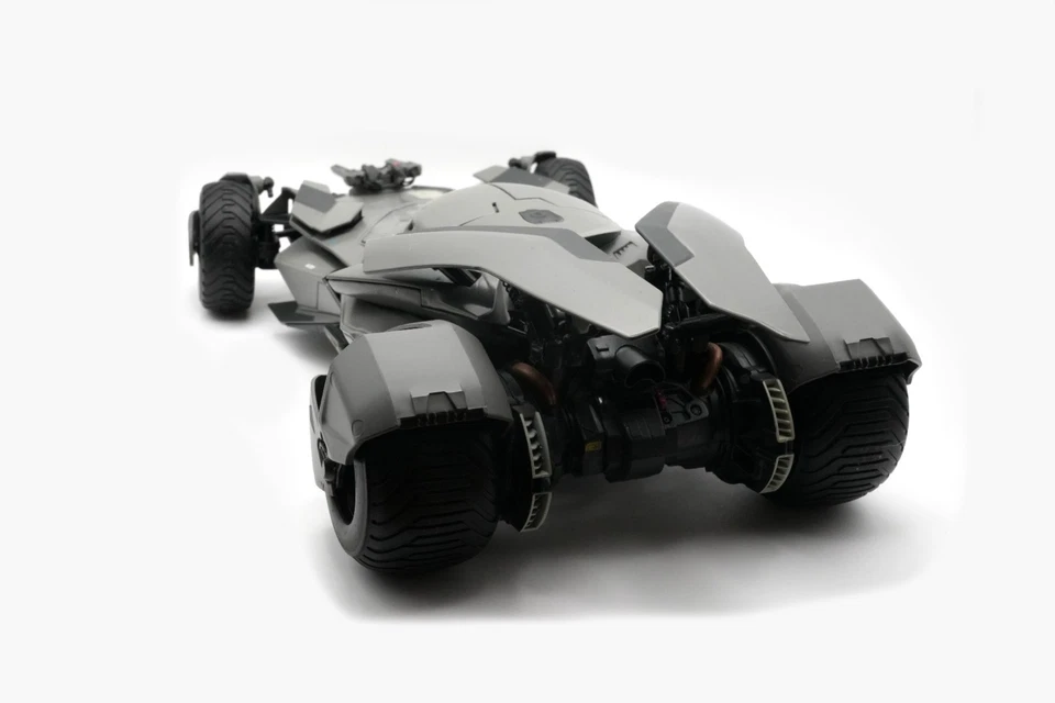 Hot Wheels Batman vs Superman Batmobile 1:18 Diecast - Image 2 of 2