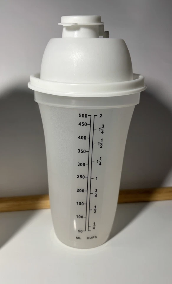 "Juego de 2 vasos agitadores medidores Norpro con tapa de caño de 2 tazas de 8"" de altura usados" Foto 4 de 4