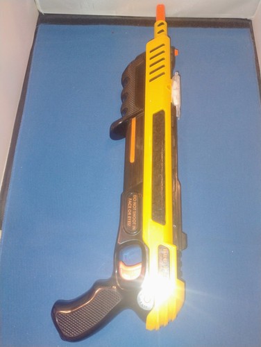 BUG-A-SALT PUMP FLY GUN 3.0 PISTOL GRIP CLASSIC YELLOW AND BLACK  WITH SAFETY
