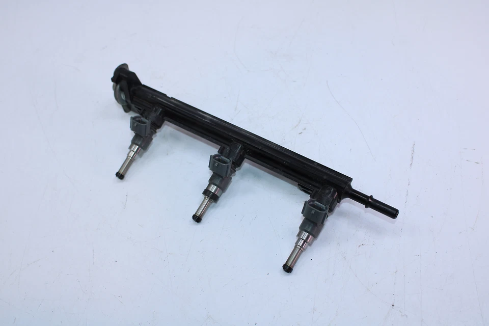 2009 Yamaha RS Venture GT RST90GT  FUEL INJECTOR RAIL 8GC-13761-00-00 - Image 2 of 4