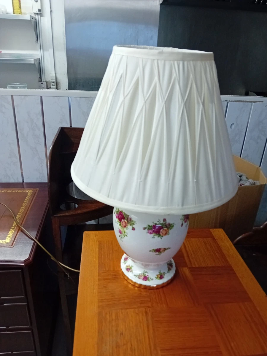 Royal albert old top country roses lamp