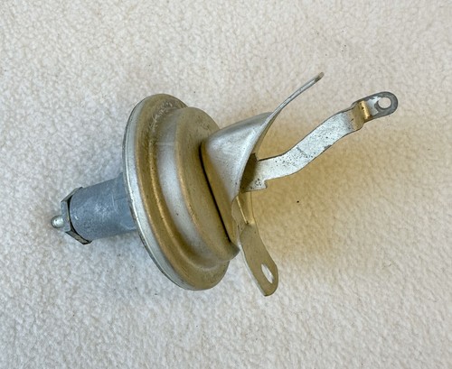 NOS MoPar 1969-70 B & E Body 440 Six Pack Dual Point Distributor Vacuum Control - Picture 3 of 6