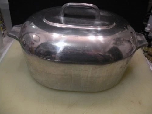 VINTAGE WAGNER WARE MAGNALITE 4265 P 8 OUART ALUMINUM ROASTER W/ LID & TRIVIT