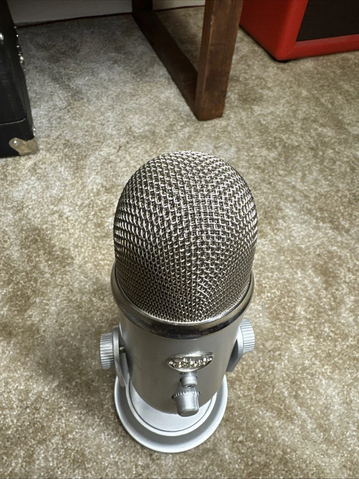 Logitech - Blue Yeti Professional Multi-Pattern USB Condenser Gaming Microphone - Image 3 of 4