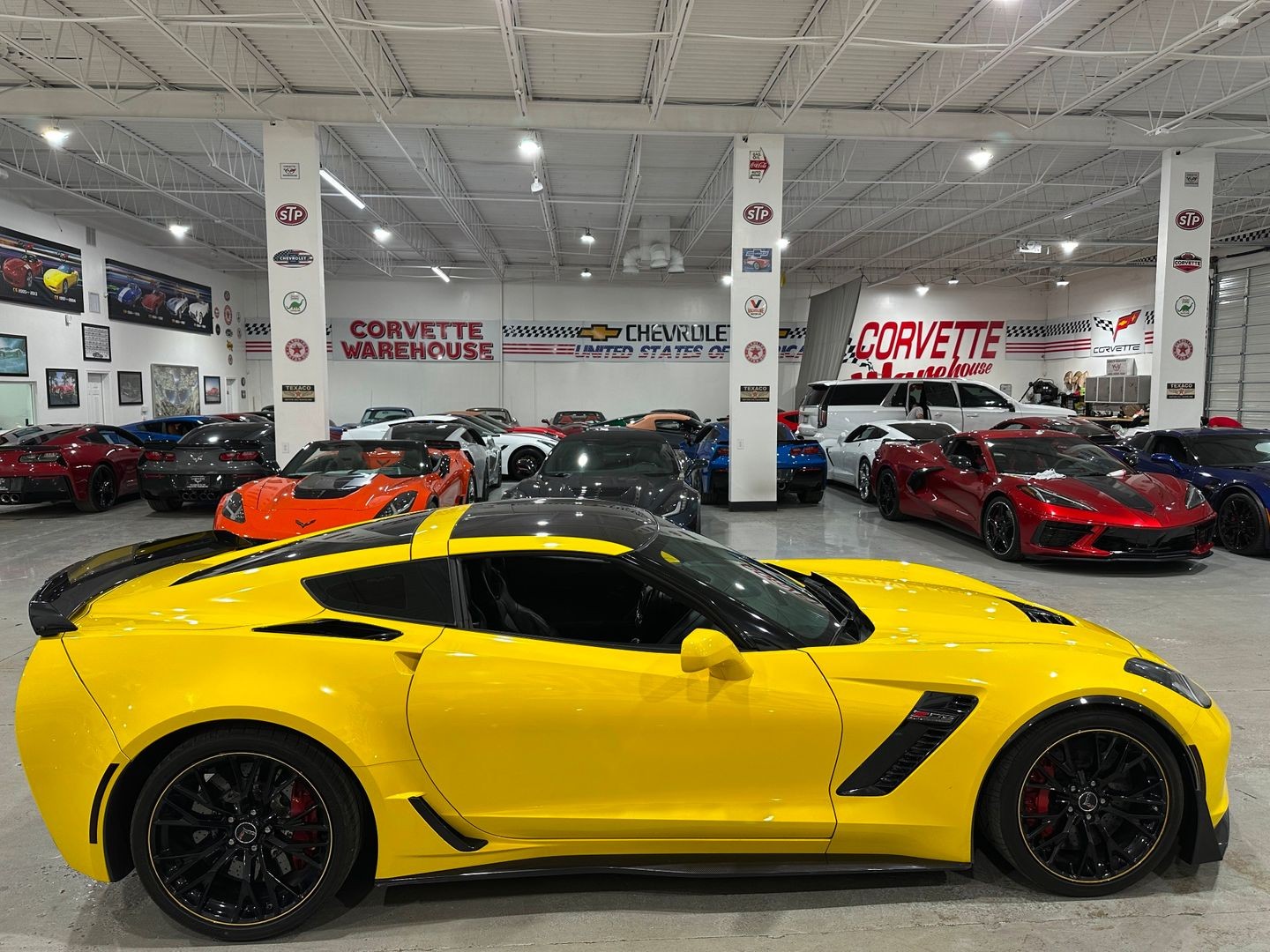 2016 [GC6] Corvette Racing Yellow Tintcoat Chevrolet Corvette   | C7 Corvette Photo 6