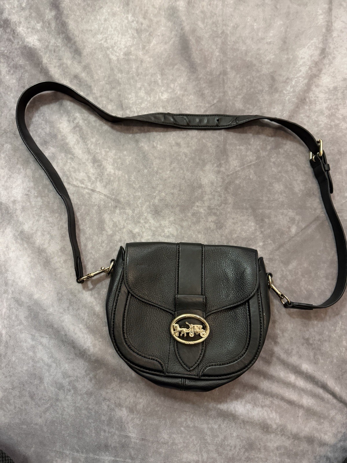 Coach Black Pebbled Saddle Crossbody Bag Turn Lock, Adjustable Strap, Gold