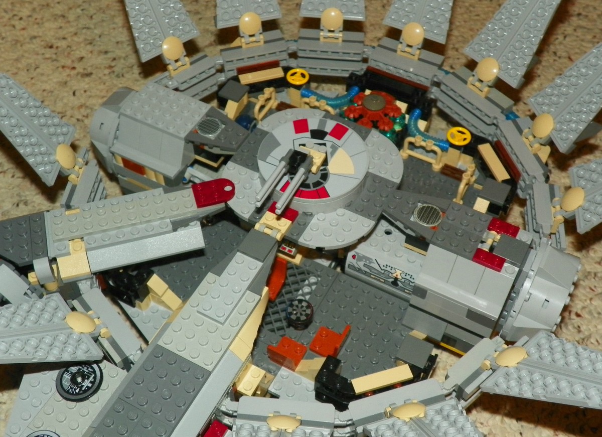 LEGO 4504 - STAR WARS - MILLENIUM FALCON - 2003 - NO BOX | eBay