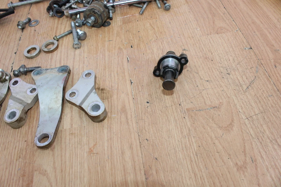 2014 Yamaha YZ250F  Motor mounts and various chassis hardware - Image 3 of 4