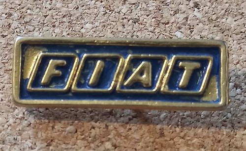 Pin Vintage Ferrari – Logo Cheval Cabré – Émail – Voiture Automobile
