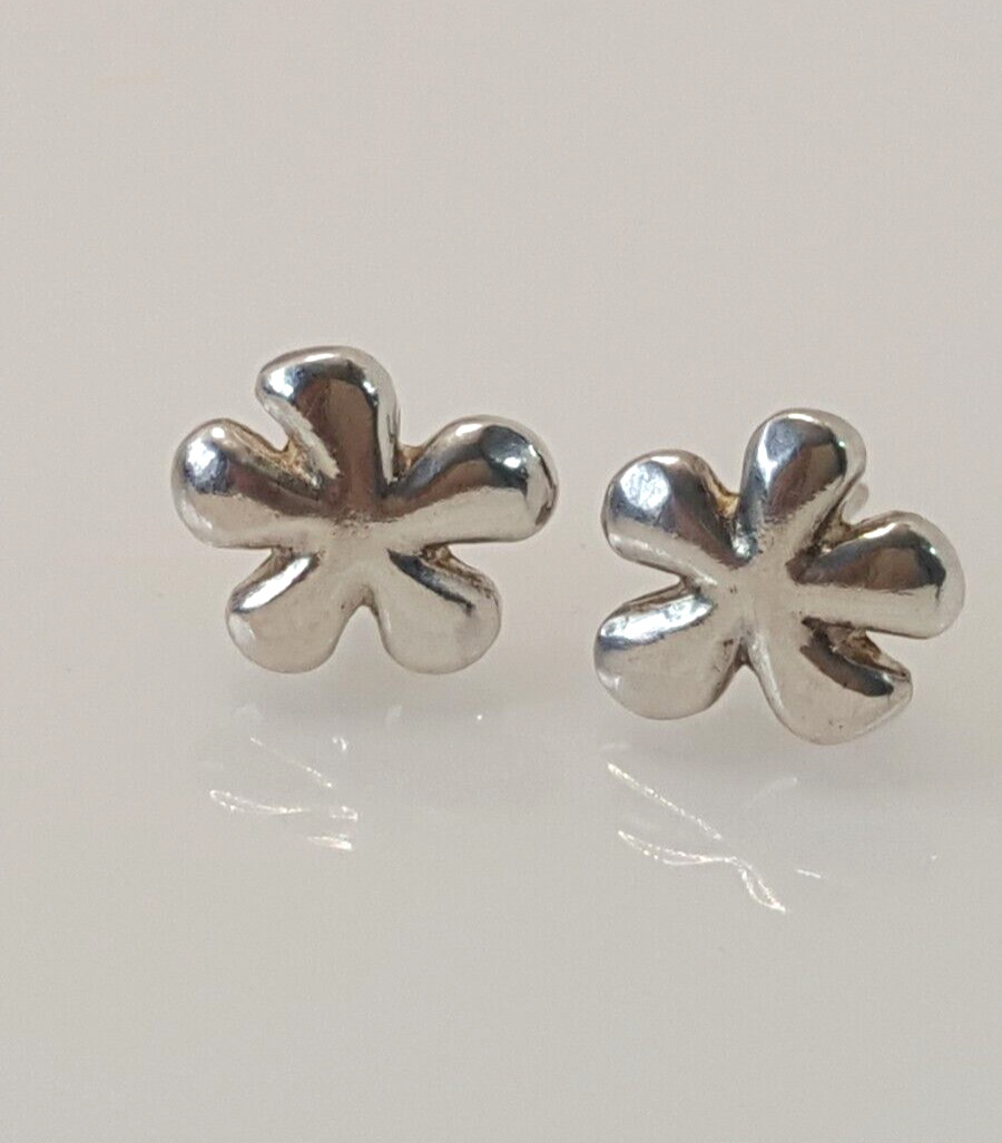 Gorgeous Solid Sparkling Flower Shape Stud Earrin… - image 10