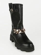Dame Rose Tronchetti  donna con catena