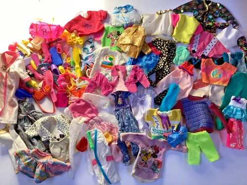 Huge Lot Of Vintage 1980s Mattel Barbie Dolls, Clothes AND Accessories