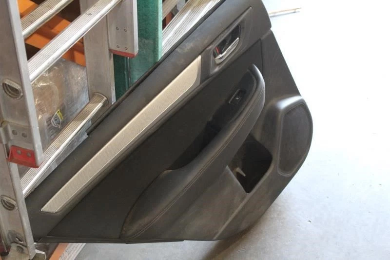 2015 2016 2017 2018 2019 Subaru Outback puerta trasera izquierda panel moldura tela negra Foto 2 de 4