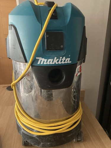 Makita Wet And Dry Hoover VC3011L 110 Vaults Working - Picture 3 of 17