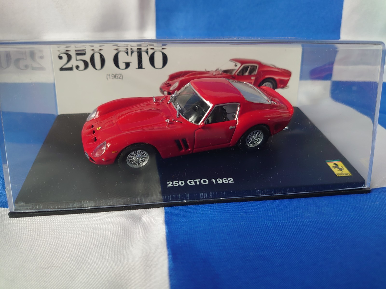 Ferrari 250 GTO 1962 rouge 1/43 Ixo : décorez votre bureau avec cette icône de course