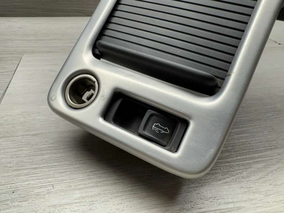 OEM 2006-2010 Volvo C70 2.5L Consola Portavasos Panel Borde Foto 3 de 4