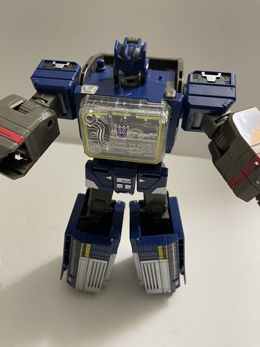 2015 Hasbro SA V-2976B Transformer Soundwave - Picture 3 of 11