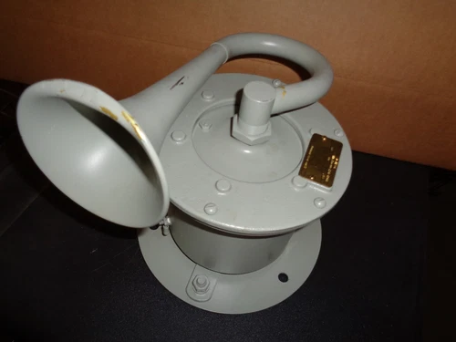FEDERAL EMERGENCY SIGNAL ELECTRIC EXPLOSION PROOF HORN NAVY SHIP 115V IC/H2S4