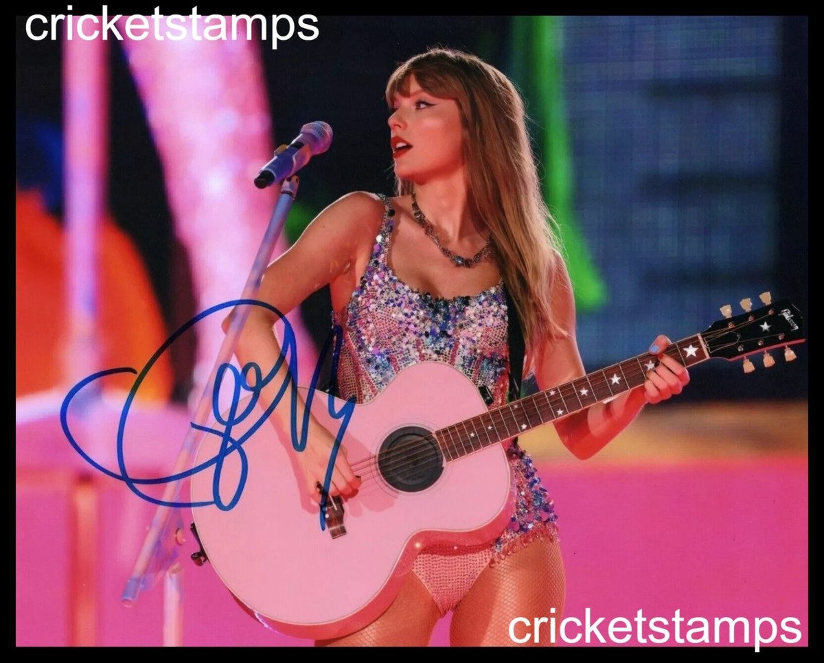 TAYLOR SWIFT (AMERICAN SINGER, SONG WRITER) REPRINT SIGNED PHOTO
