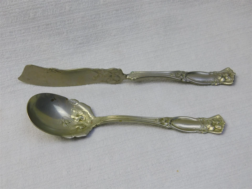 14 Pcs Antique 1905 Oneida VIOLET Wm A Rogers Flatware Forks Spoons & Knife - Image 2 of 4