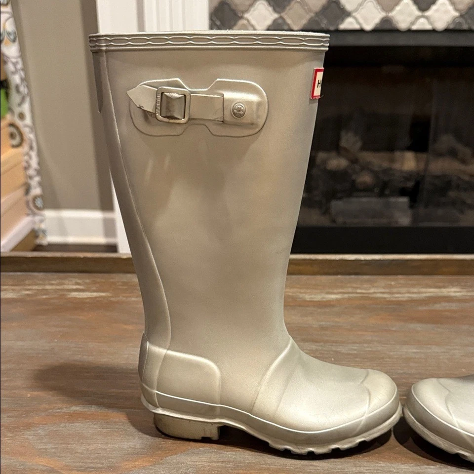 Hunter Original Botas de Lluvia Alto Brillo Plateadas Niñas Talla 1 Foto 3 de 4