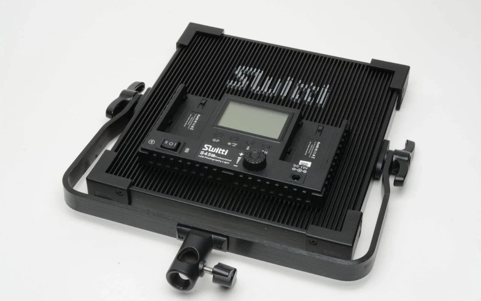 Kit de panel de luz de video LED de metal Switti S45c, bicolor con softbox, aire acondicionado, trípode Foto 4 de 4