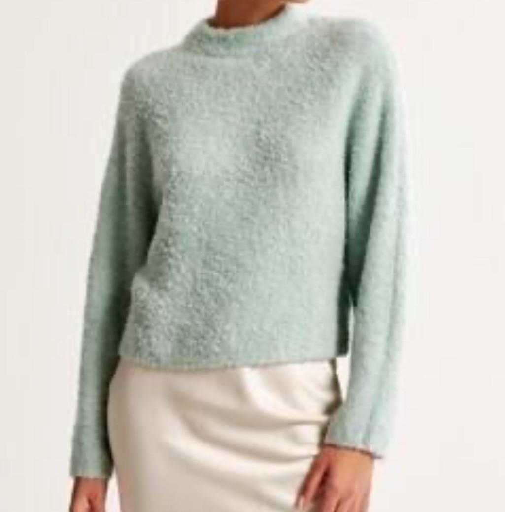 NEW Abercrombie cropped sweater Size S/M NWOT