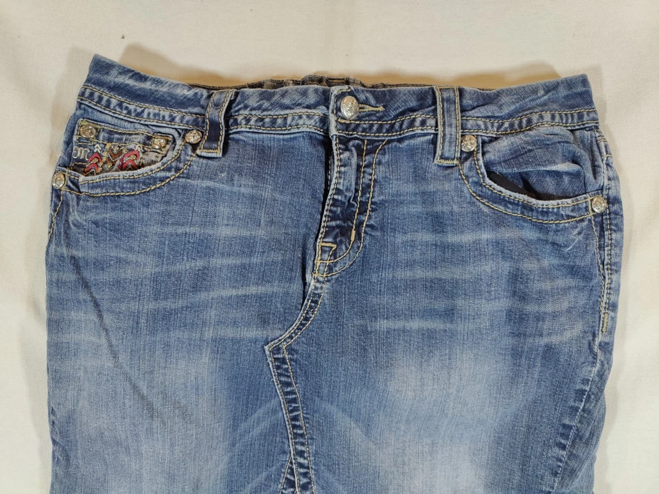 Falda para mujer Miss Me 32 dobladillo crudo envejecido adornado denim azul Foto 4 de 4