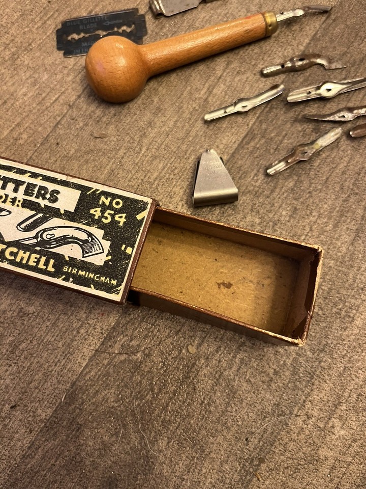 Antique William Mitchell NO 457 Lino Cutter WIth Holder Box With 1 Tool