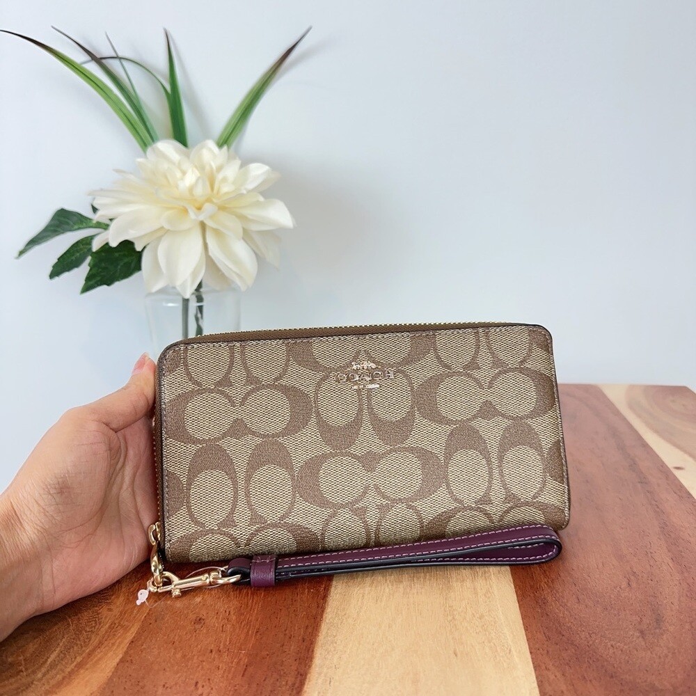 COACHブラウン長財布Boxed Long Zip Around Wallet COACH® Outlet | Boxed Long Zip Around Wallet In Signature Canvas