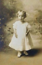 ANTIQUE LATE 1800's CABINET PHOTO - UNKNOWN LITTLE GIRL IN DRESS POSING