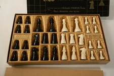 Gallant Knight Chess Set (UX2/JSF6) Staunton Design Weighted Felted w/Board 70s