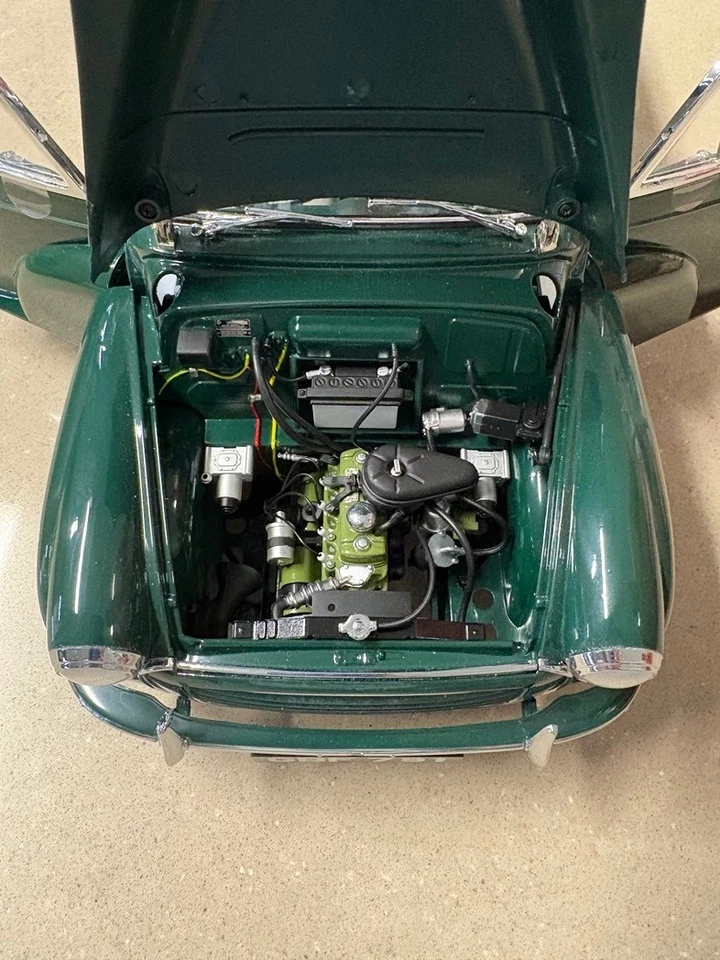 Sunstar Morris Minor Traveller 1/12 scale diecast model car, limited edition - Image 2 of 4