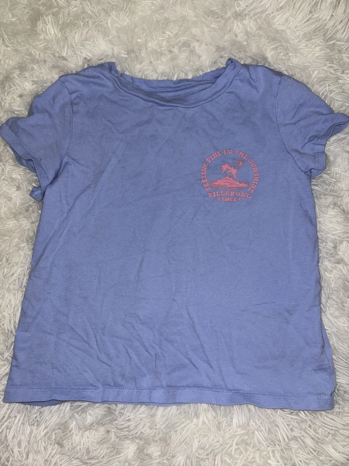 Billabong Sz. S Purple W/ Pink Design Short Sleeved Tee. Soft, Cute - Imagem 4 de 4