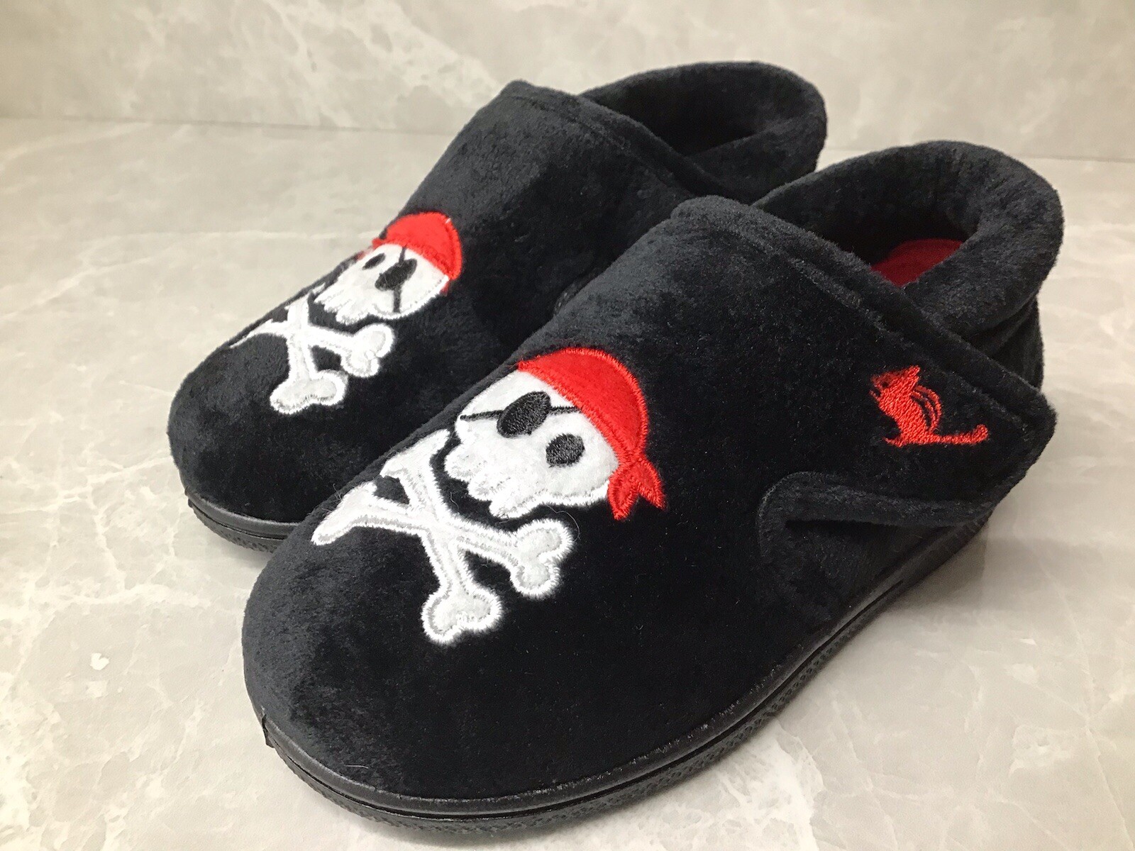 SAOLA Nuovo con scatola. UK6 (bambini). Ciabatta da barca Chipmunks. Pirata 'Jolly Roger'. Suola corretta