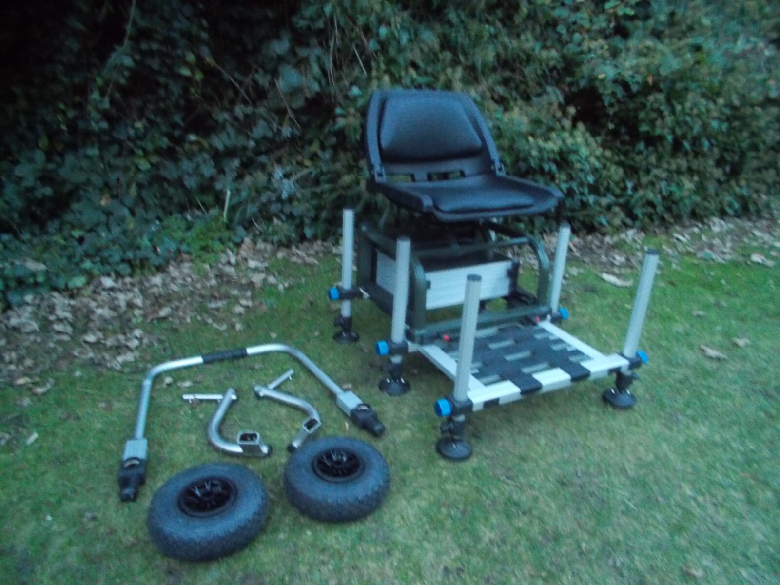 Rive ST8 Giro D36 Feeder fishing seat box + wheel kit FISHING SET UP eBay