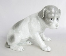 Estatuilla de 8" vintage de porcelana Heubach pensativa de perro cachorro de San Bernardo de Alemania