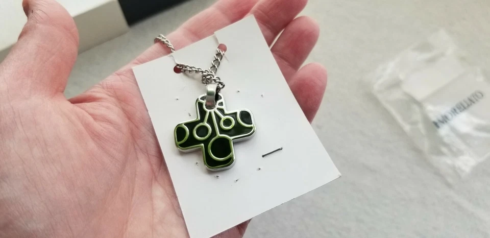 Collar Morellato Unisex Acero Inoxidable Negro Esmalte Diseño Abstracto en Cruz Foto 4 de 4