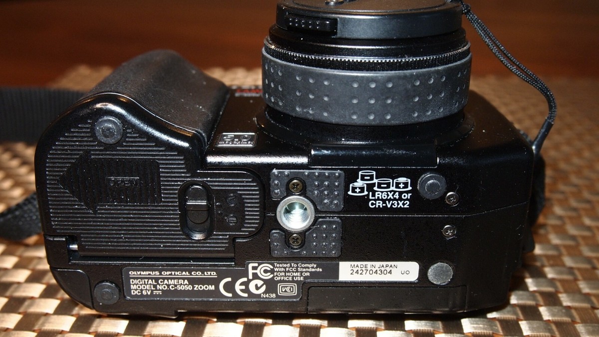 Olympus CAMEDIA C-5050 Zoom 5.0MP Digital Camera - Black