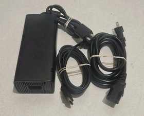 Microsoft Xbox 360 S Slim 1439 250GB Console System Bundle 2 Controllers + Game