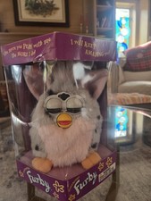 RARE Sng spelling mistake 1998 Pink and Grey owl furby. 1st gen