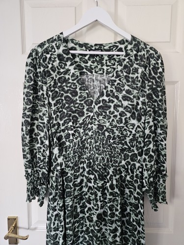 Whistles Animal Print Dress Size 18 Green Long Sleeves Shirred V Neck - Picture 2 of 13