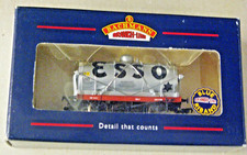 OO GAUGE BACHMANN  37-680 14 TON TANK WAGON 'ESSO' WITH LARGE FILLER CAP