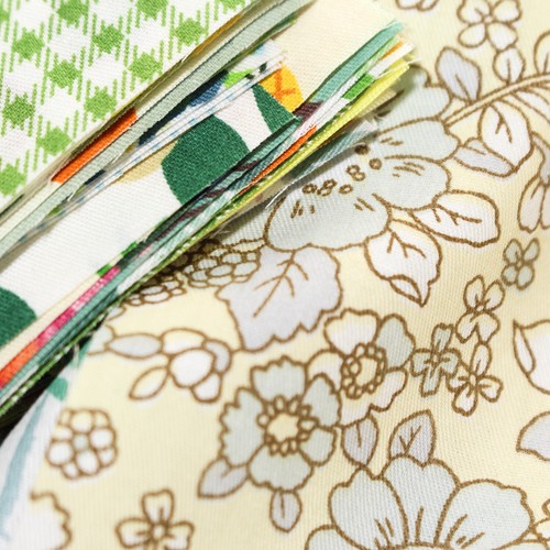 100 Yellow Floral Charm Squares Print Quilting Fabric Remnants Sewing Craft diy - Picture 9 of 9