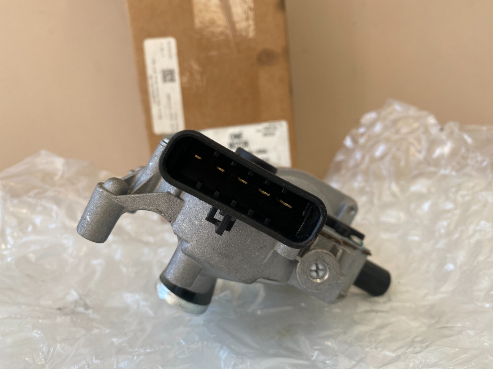 2589741C91 INTERNATIONAL WINDSHIELD WIPER MOTOR AND CRANK ASSEMBLY  